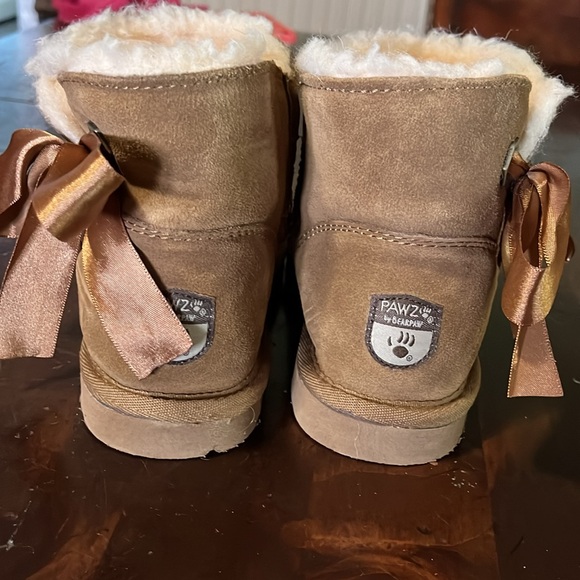 Girls Bear Pawz boots. - Picture 3 of 5